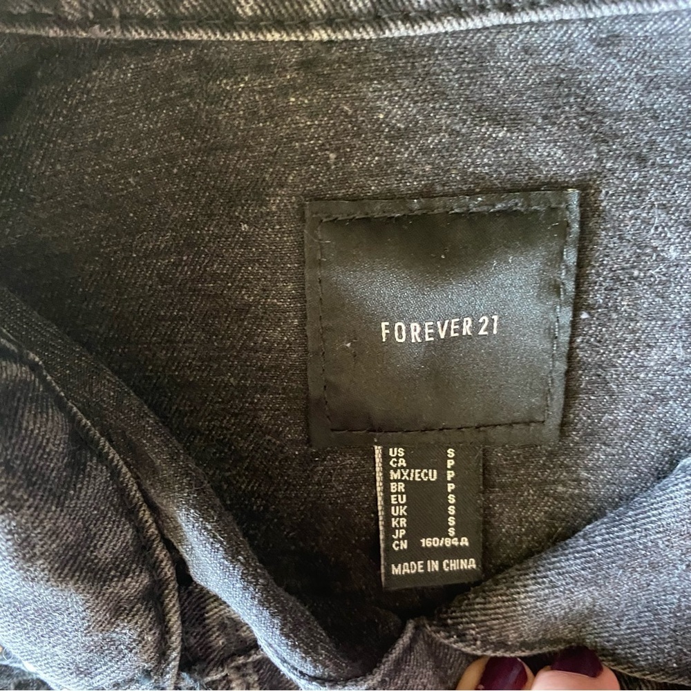 Forever 21 Distressed Cropped Denim Jacket Coat w/ Studs‎ - Black - Small - Picture 5 of 5